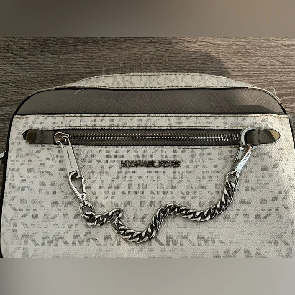 Michael Kors Gray Silver Crossbody Bag with Chain Detail - Picture 3 of 8